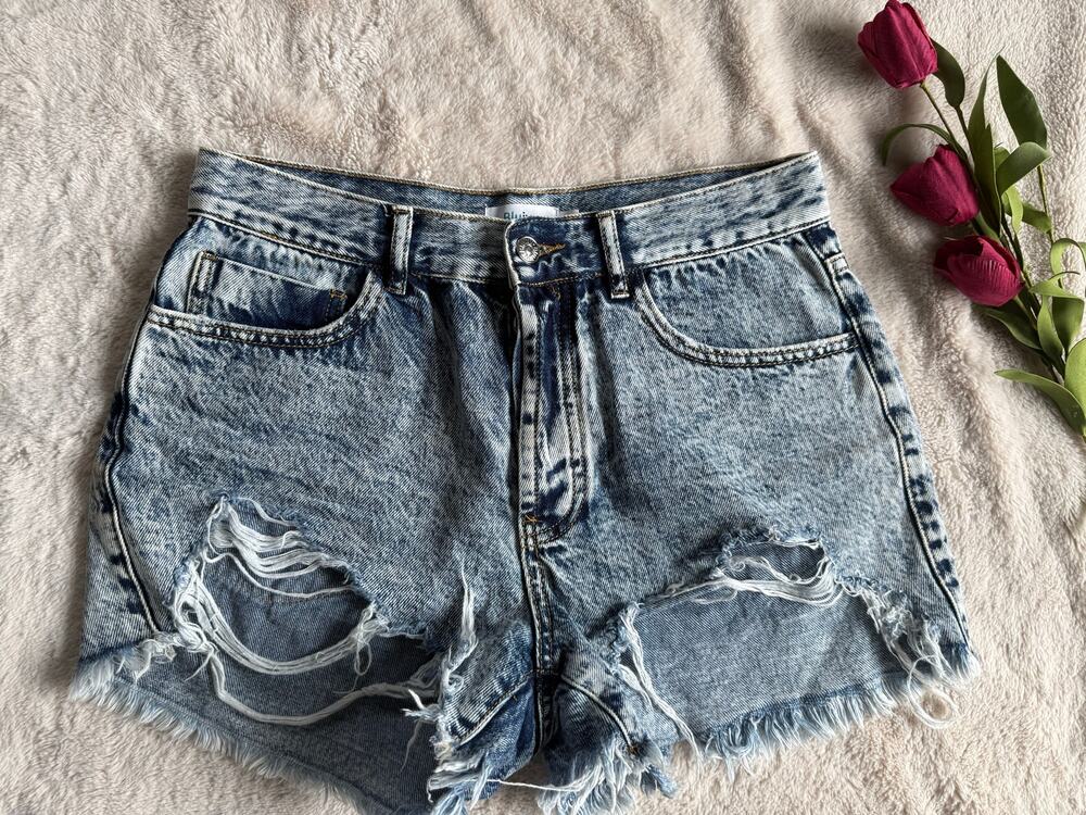 BlueIvy Acid Wash Distressed Denim Shorts Size Medium